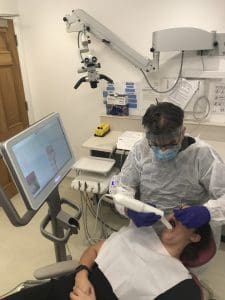 Dentist scanning with iTero